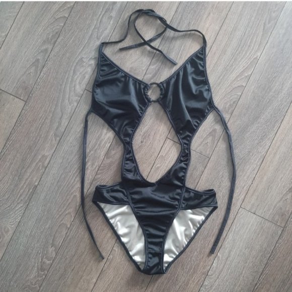 Sleek Black One-Piece Swimsuit for Effortless Elegance - Picture 1 of 4